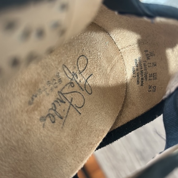 LIFE STRIDE SOFT SYSTEM WEDGE BLACK LASER CUT SLIP IN SANDALS SIZE 9.5m - Picture 8 of 8